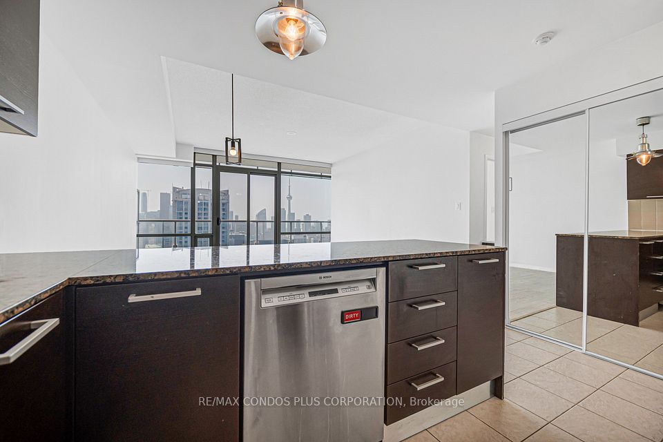 38 Grenville Street 4404, Toronto, ON M4Y 1A5 22