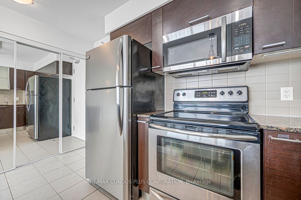 38 Grenville Street 4404, Toronto, ON M4Y 1A5 23
