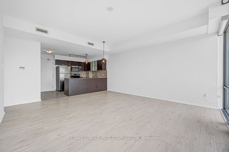 38 Grenville Street 4404, Toronto, ON M4Y 1A5 6