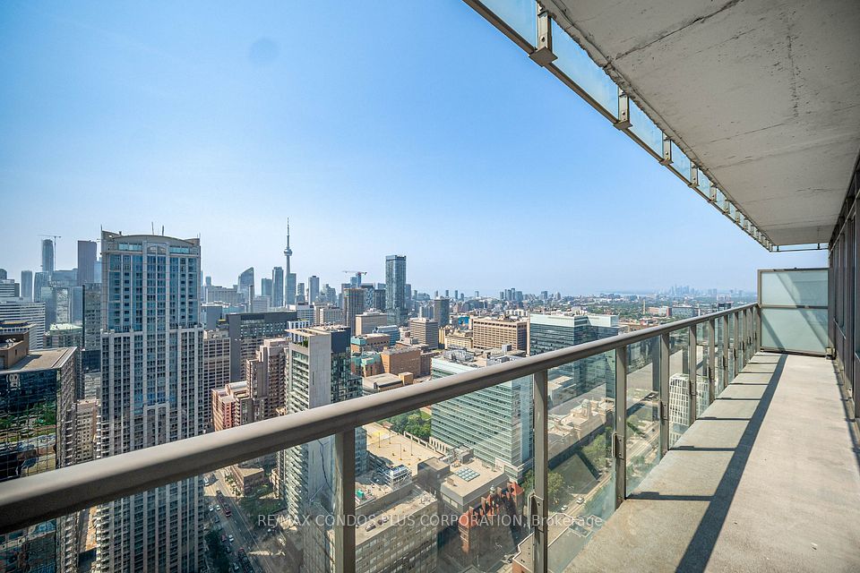 38 Grenville Street 4404, Toronto, ON M4Y 1A5 12