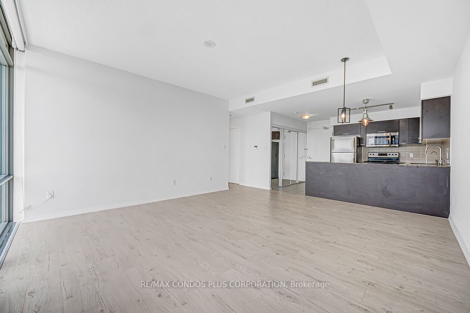 38 Grenville Street 4404, Toronto, ON M4Y 1A5 4