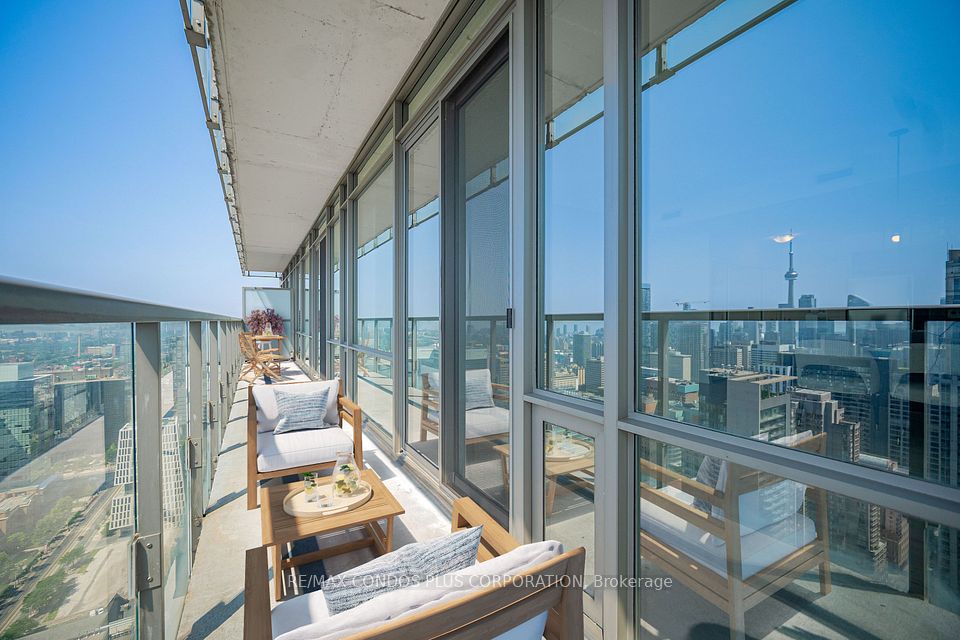 38 Grenville Street 4404, Toronto, ON M4Y 1A5 10
