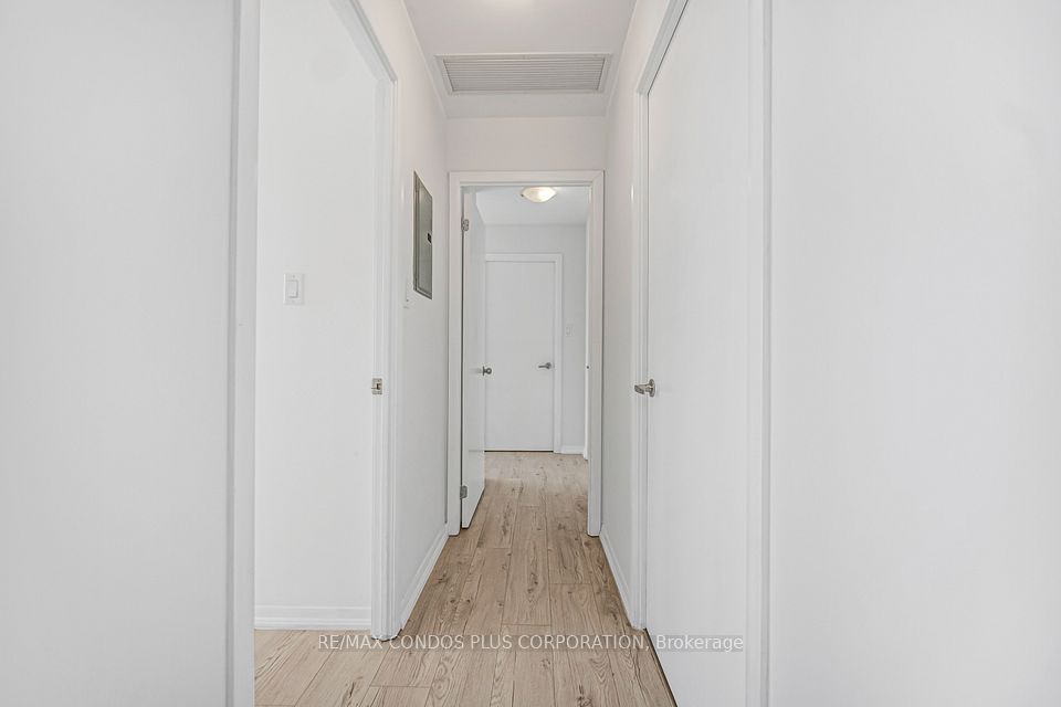 38 Grenville Street 4404, Toronto, ON M4Y 1A5 24