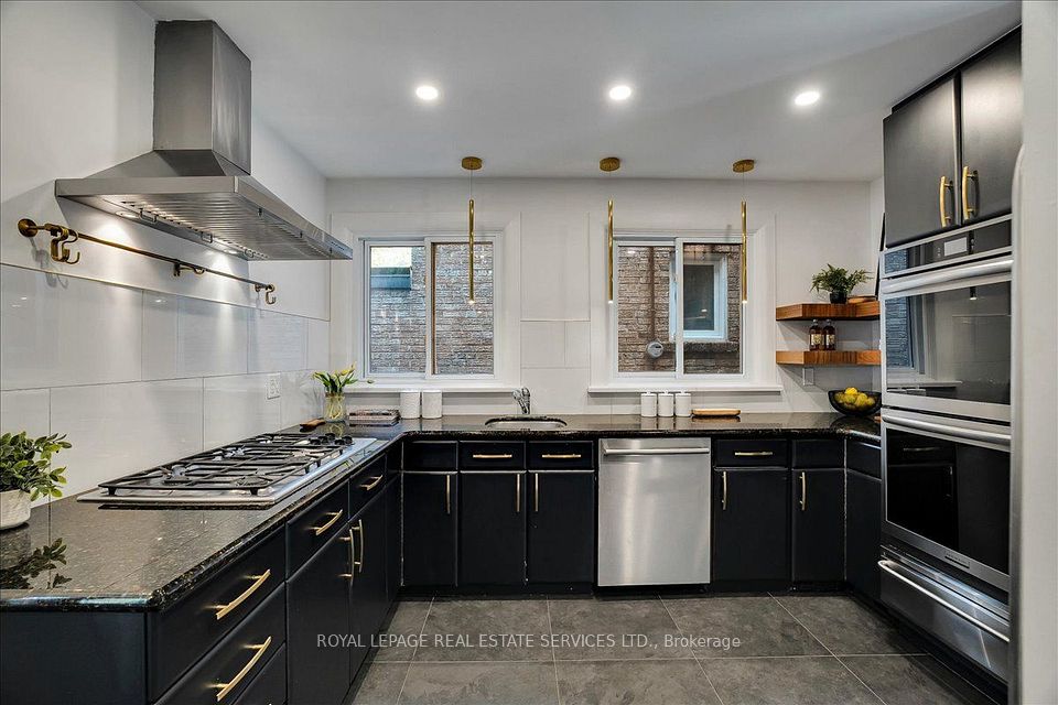 97 Bocastle Avenue, Toronto, ON M4N 2S5 12