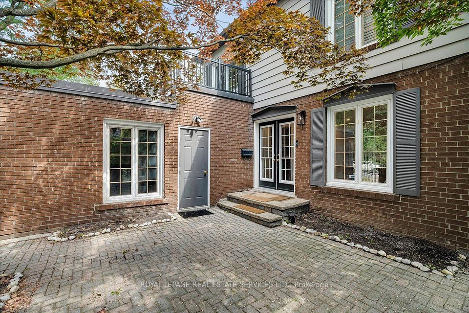 97 Bocastle Avenue, Toronto, ON M4N 2S5 5