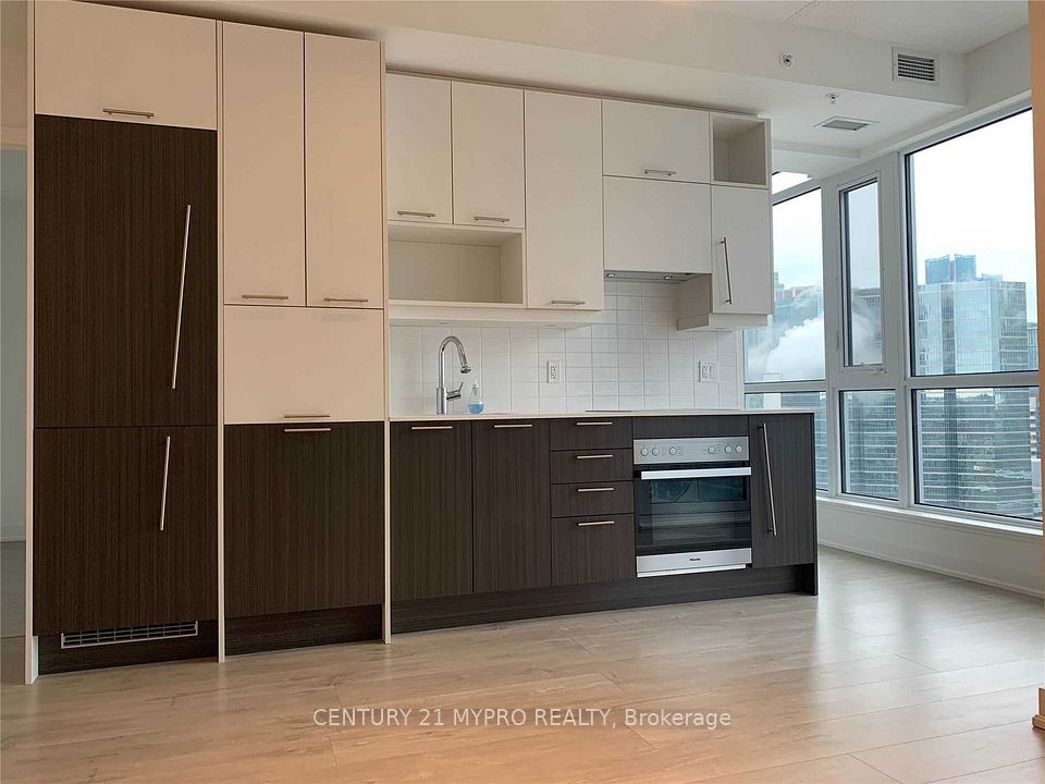 30 Nelson Street 2306, Toronto, ON M5V 0H5 8