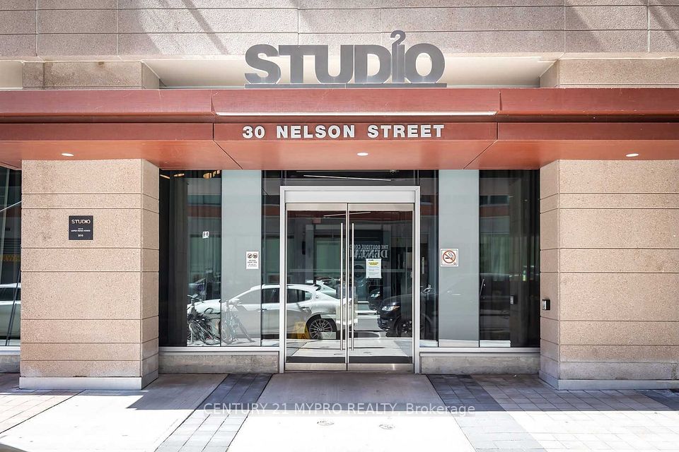 30 Nelson Street 2306, Toronto, ON M5V 0H5 3