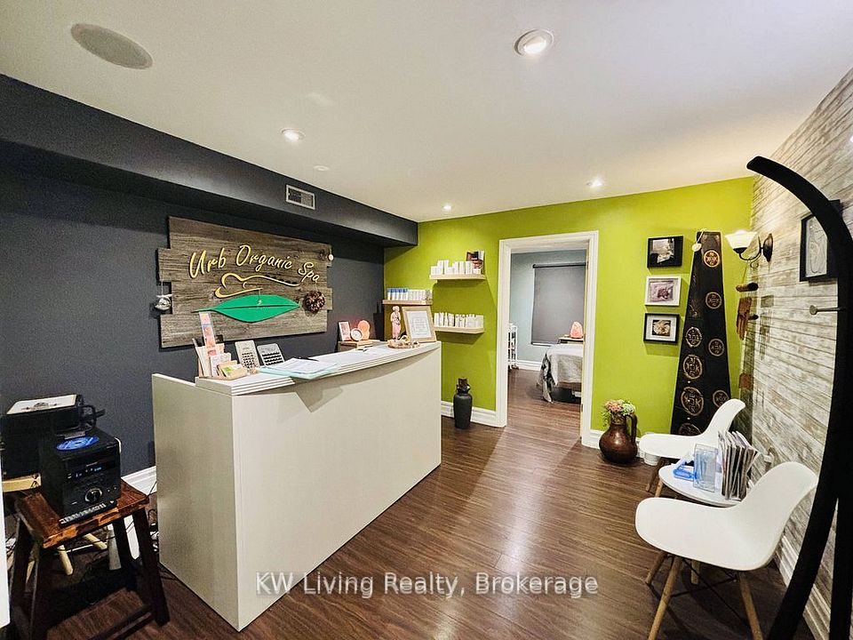 701 Mount Pleasant Road Second Floor, Toronto, ON M4S 2N4