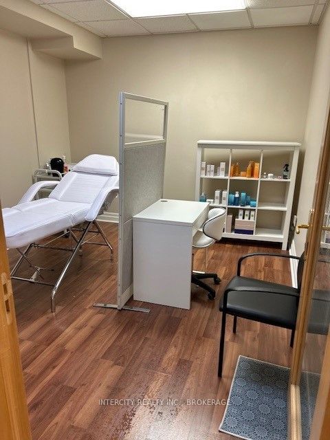 20 Eglinton Avenue E 403, Toronto C10, ON M4P 1A6