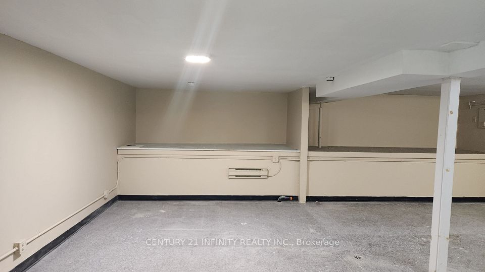 907 Simcoe Street N B, Oshawa, ON L1G 4W1