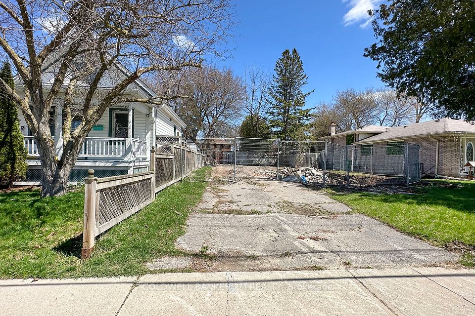 305 Oshawa Boulevard S, Oshawa, ON L1H 5R9 at 305 Oshawa Boulevard S, Oshawa, ON L1H 5R9, Oshawa, ON, L1H 5R9