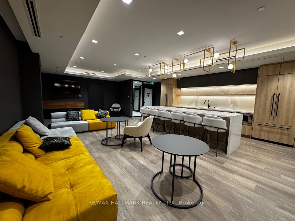 Condo Apartment at 1010 Dundas Street E 323, Whitby, ON L1N 0L6, Whitby