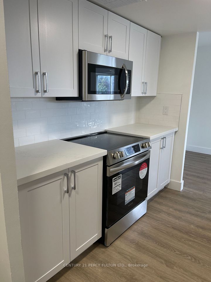 Condo Apartment at 19 Regency Crescent 201, Whitby, ON L1N 8M6, Whitby