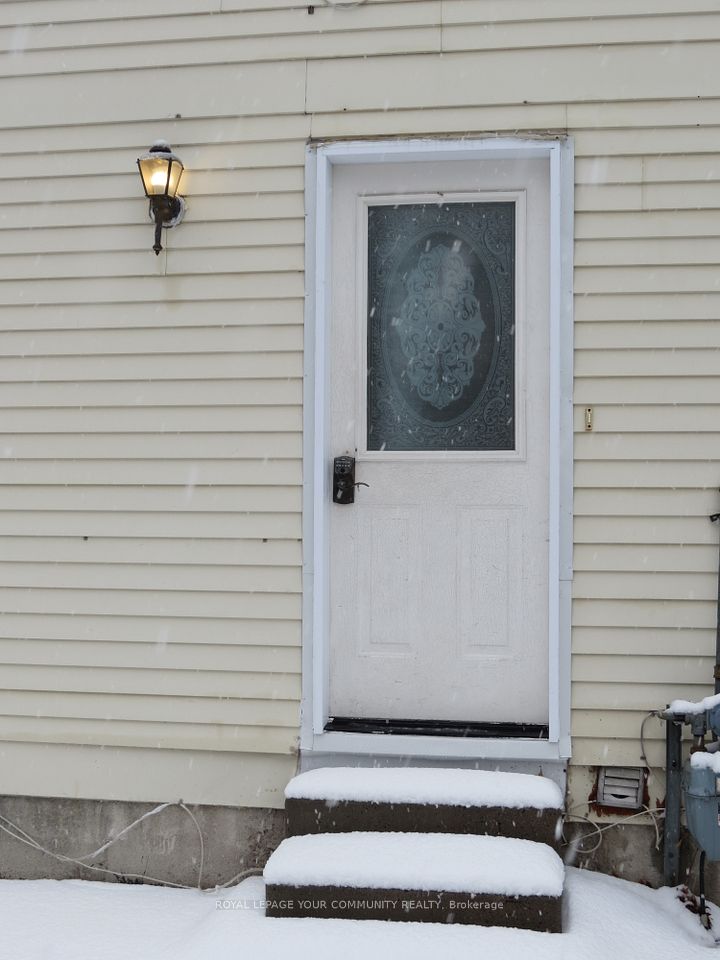 Semi-Detached  at 195 Castlebar Crescent, Oshawa, ON L1J 7B3, Oshawa