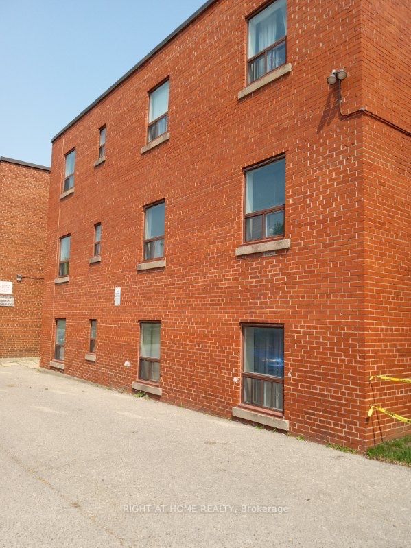 1020 O'Connor Drive, Toronto E03, ON M4B 2T3