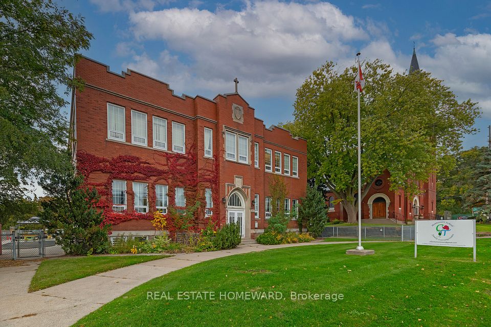 202 Simcoe Street N, Oshawa, ON L1G 4S9