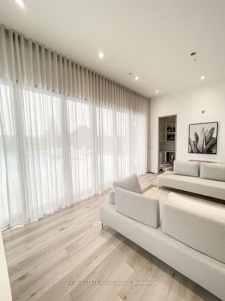 1845 Sandstone Manor 15, Pickering, ON L1W 3X9