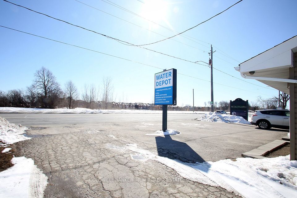 990 Taunton Road E, Oshawa, ON L1R 3L8