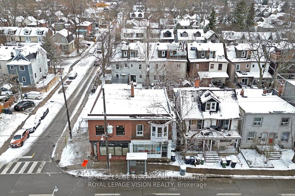 819 Pape Avenue, Toronto E03, ON M4K 3V1