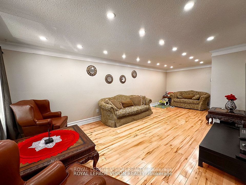 Semi-Detached  at 32 Goldring Drive, Whitby, ON L1P 1C1, Whitby