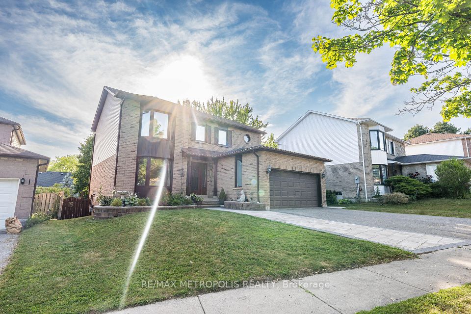 Detached at 22 Mayflower Street Upper, Whitby, ON L1N 8A9, Whitby