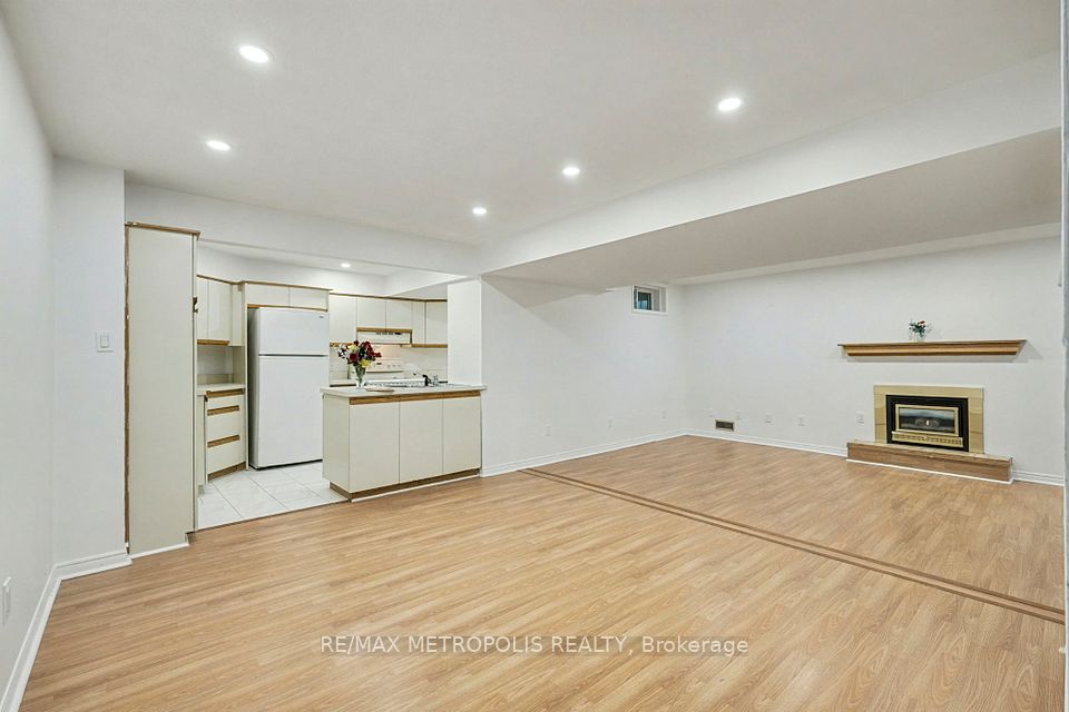 Detached at 1105 Petunia Place BSMT, Pickering, ON L1V 4N5, Pickering