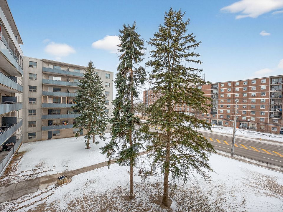 Condo Apartment at 275 Wentworth Street W 404, Oshawa, ON L1J 1N1, Oshawa