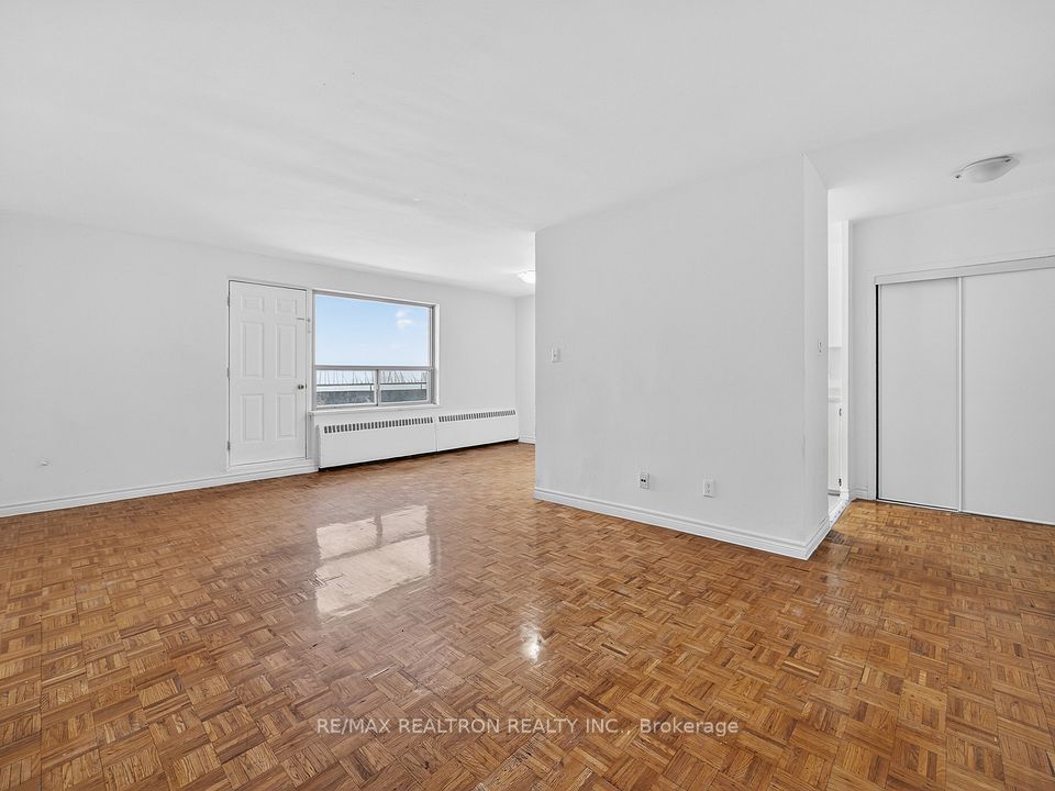 Condo Apartment at 275 Wentworth Street W 701, Oshawa, ON L1J 1N1, Oshawa