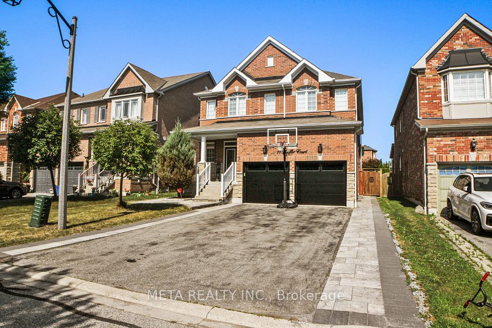 11 Keiffer Court, Whitby, ON L1P 0A9