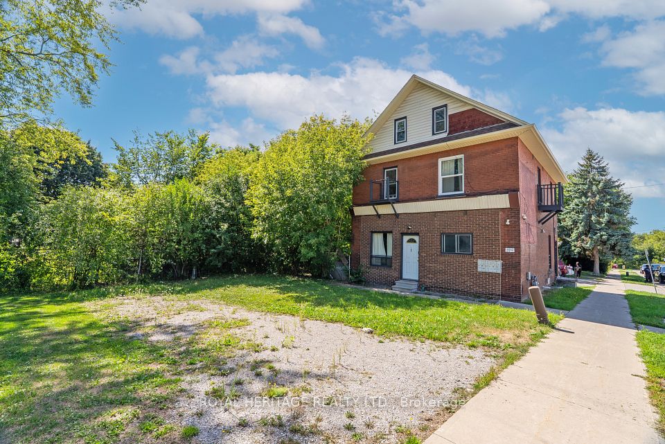 Multiplex at 394 Centre Street S, Oshawa, ON L1H 4B9, Oshawa