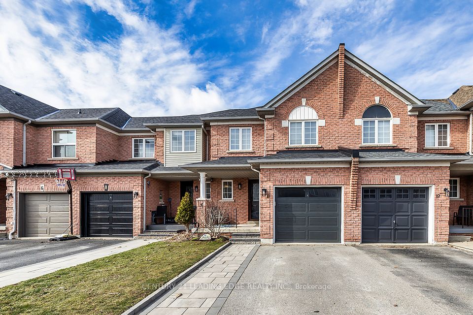 10 Oglevie Drive, Whitby, ON L1R 2Y4