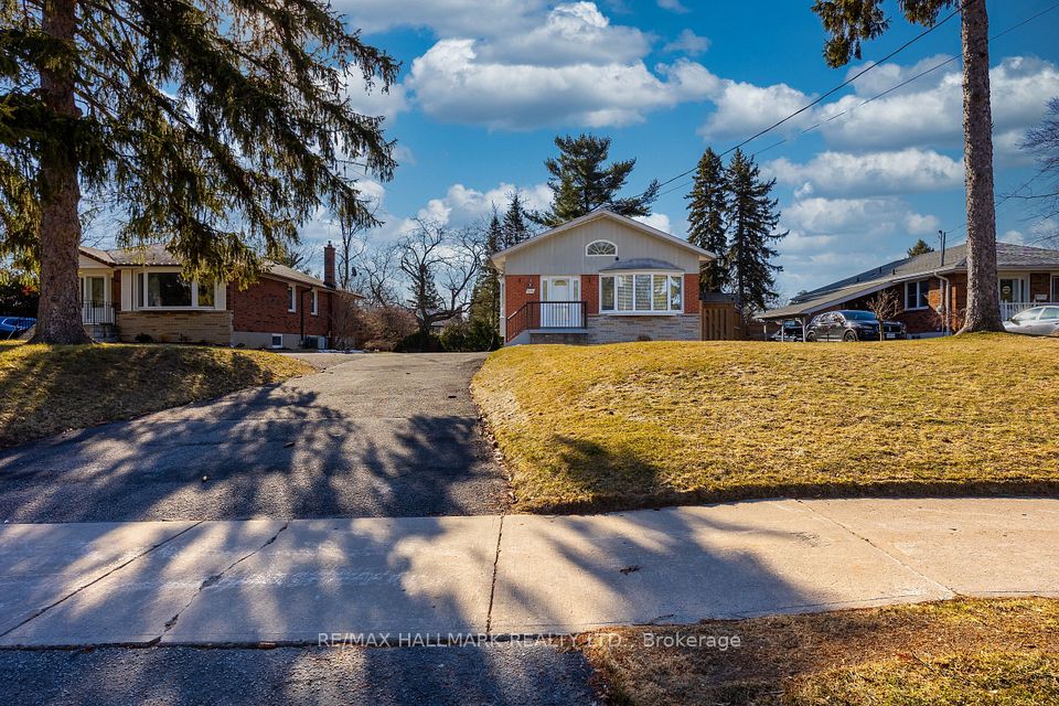 Detached at 69 Lawson Road Main, Toronto E10, ON M1C 2J1, Toronto E10