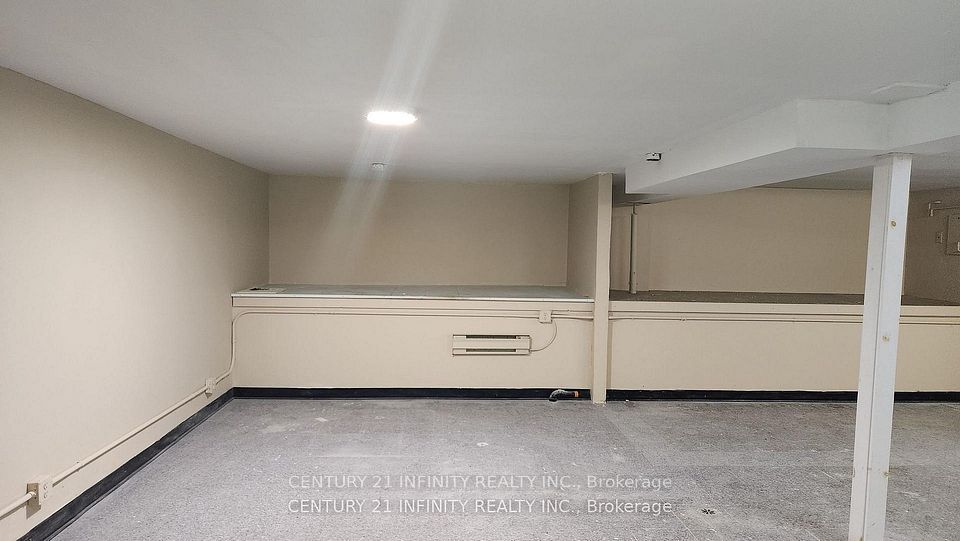 907 Simcoe Street N B, Oshawa, ON L1G 4W1