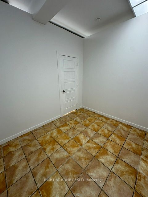 2400 Kingston Road, Toronto E06, ON M1N 1V2