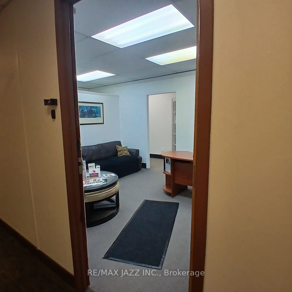 633 King Street E 206B, Oshawa, ON L1H 1G3