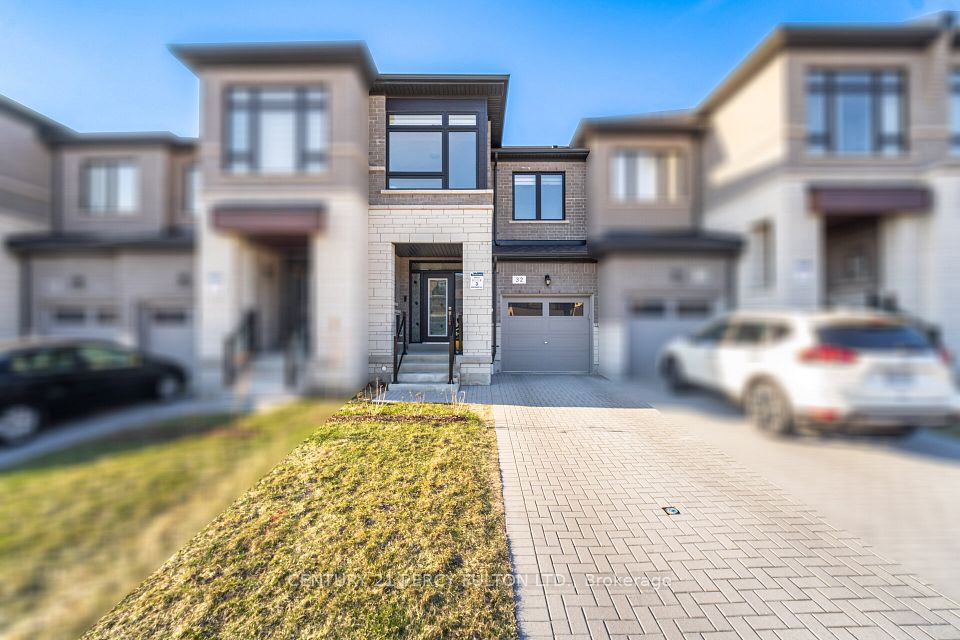 32 Mountainside Crescent, Whitby, ON L1R 0P5