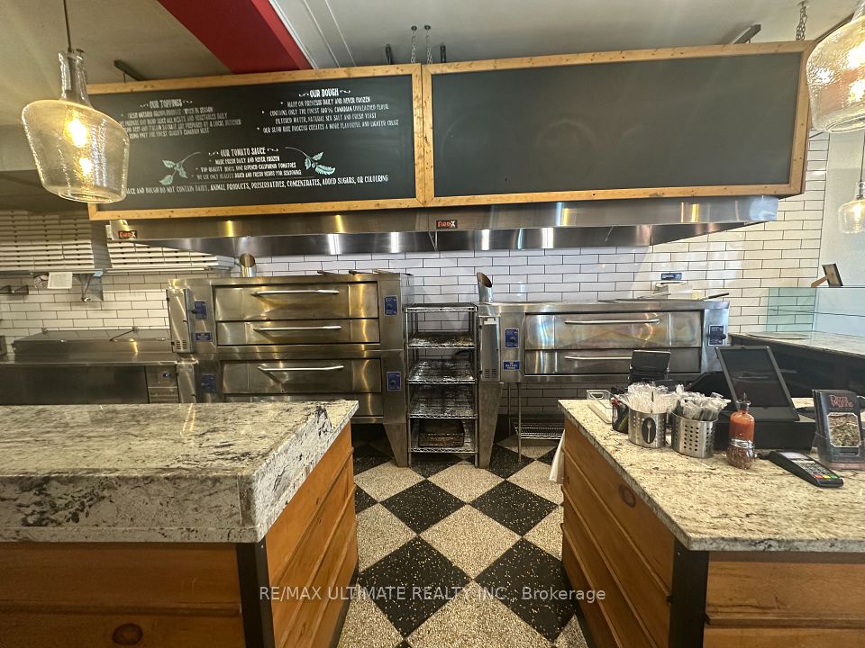 35 King Street E, Oshawa, ON L1H 1B2