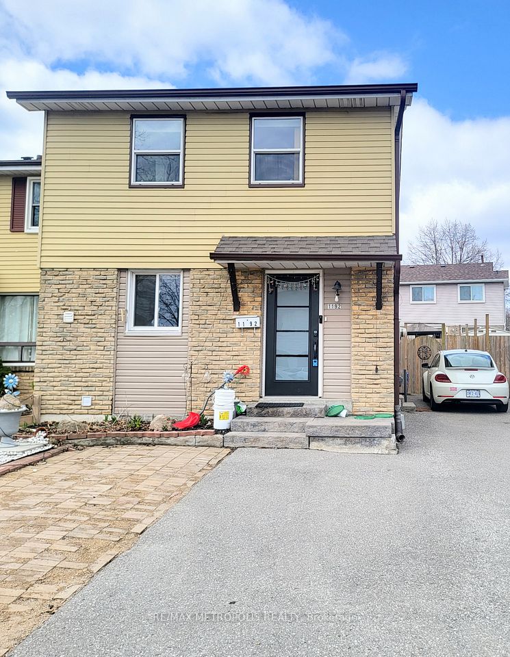 Semi-Detached  at 1192 Oxford Street Main & Upper, Oshawa, ON L1J 6C8, Oshawa