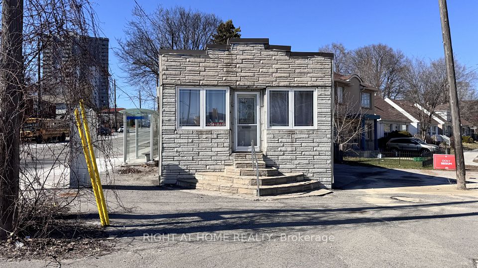 Unit 1, 104 Danforth Road N Unit 1, Toronto E06, ON M1L 3W7