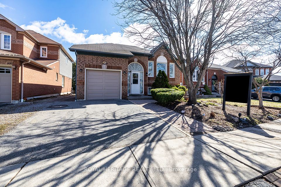 31 Thames Drive N, Whitby, ON L1R 2M2