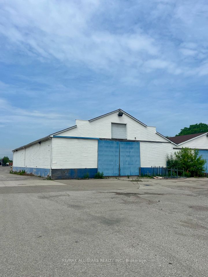 1279 Simcoe Street N #D, Oshawa, ON L1G 4X1