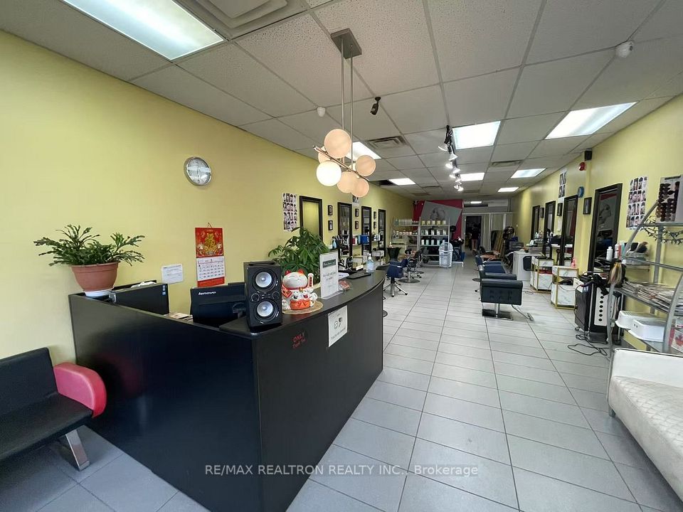 80 Ellesmere Road 09, Toronto E04, ON M1R 4C2