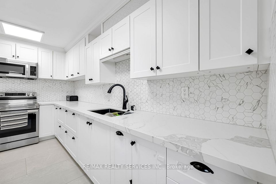 180 Markham Road 1701, Toronto, ON M1M 2Z9 at 180 Markham Road 1701, Toronto, ON M1M 2Z9, Toronto E08, ON, M1M 2Z9