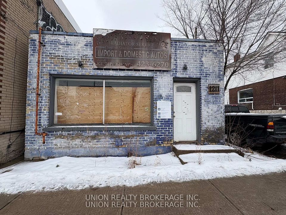 1211 Woodbine Avenue, Toronto E03, ON M4C 4E1