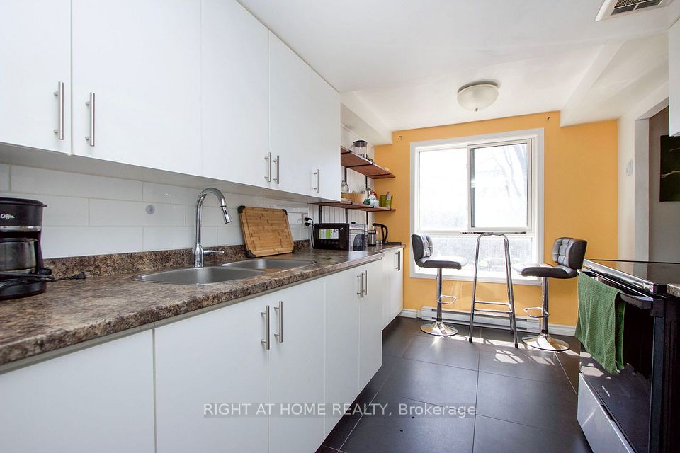 Condo Apartment at 53 Taunton Road E 79, Oshawa, ON L1G 3T6, Oshawa