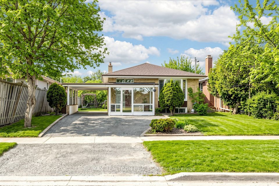 950 McCowan Road, Toronto, ON M1P 3H7 at 950 McCowan Road, Toronto, ON M1P 3H7, Toronto E09, ON, M1P 3H7