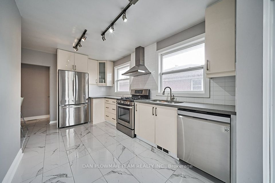 Semi-Detached  at 181 Waverly Street S Upper, Oshawa, ON L1J 2L5, Oshawa