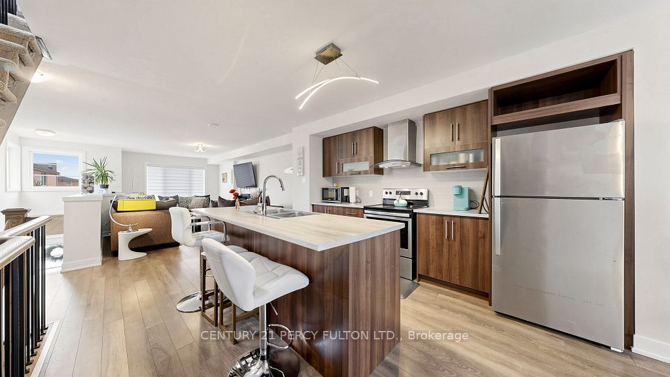 Condo Townhouse at 71 Donald Fleming Way, Whitby, ON L1R 0N8, Whitby
