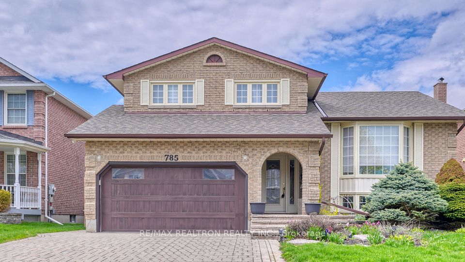 Detached at 785 Sundance Circle Main, Oshawa, ON L1J 8B8, Oshawa