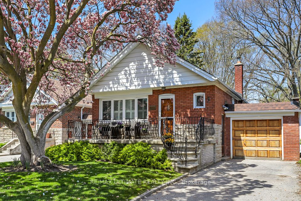 220 Parkview Hill Crescent, Toronto, ON M4B 1R8 at 220 Parkview Hill Crescent, Toronto, ON M4B 1R8, Toronto E03, ON, M4B 1R8
